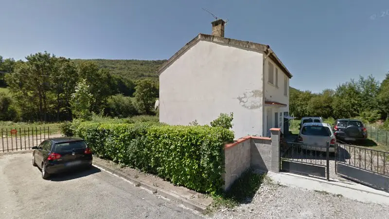 Vue de la rue devant RS Carrosserie, Lavelanet