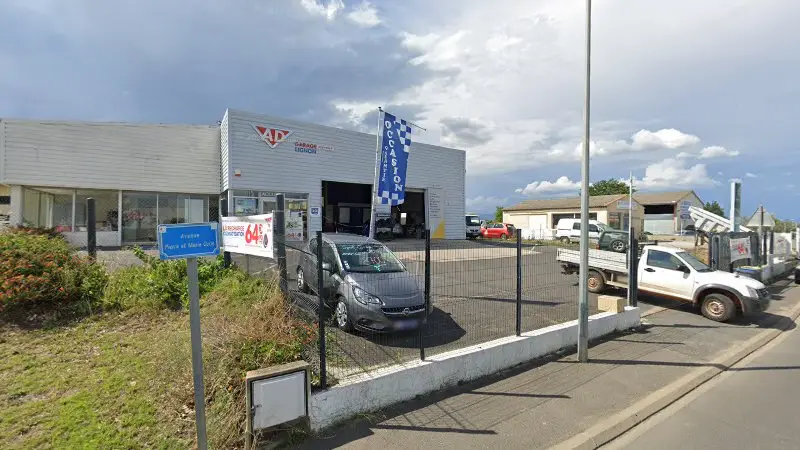 Vue de la rue devant DA automobile, Cazouls-lès-Béziers