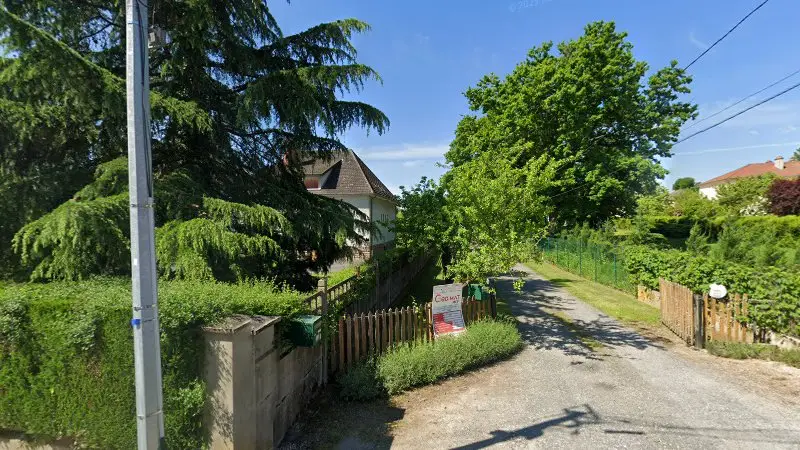 Vue de la rue devant STAFF AUTO - Garage Doc Bab Auto, Dompierre-sur-Besbre