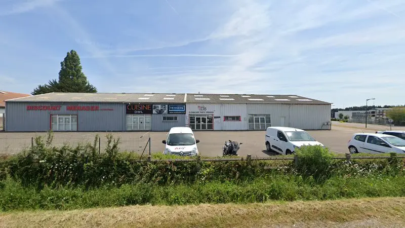Vue de la rue devant AUTOMOTIVE PARTS SERVICES, Pornic