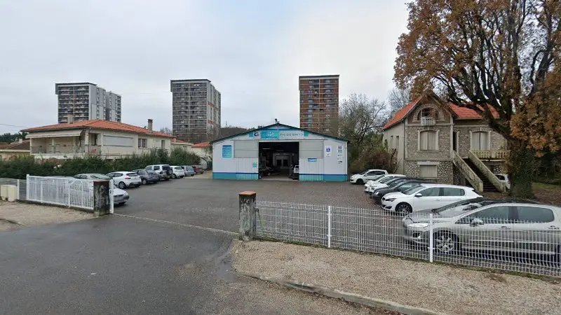 Vue de la rue devant TOP CARROSSERIE, Agen