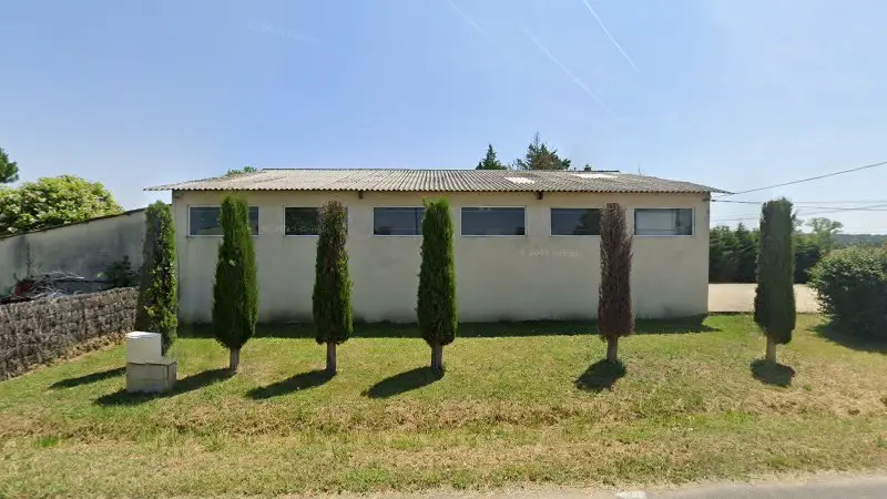 Vue de la rue devant Frutier Romain, Camps-sur-l'Isle