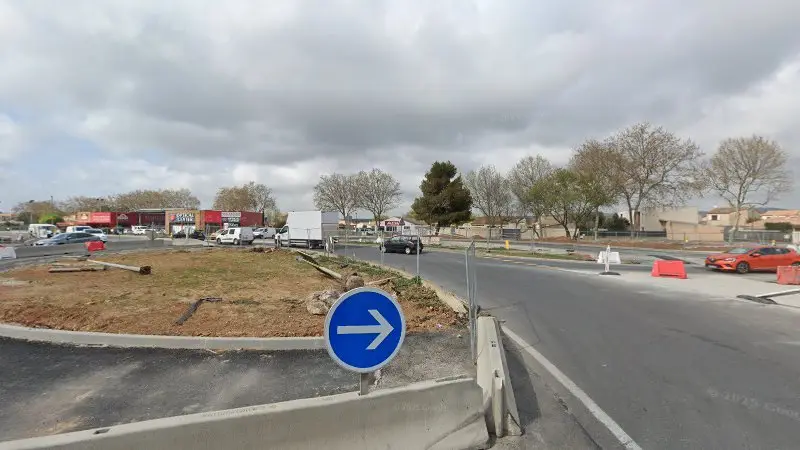 Vue de la rue devant AUTOMOBILES SOTO CLÉMENT, Balaruc-le-Vieux
