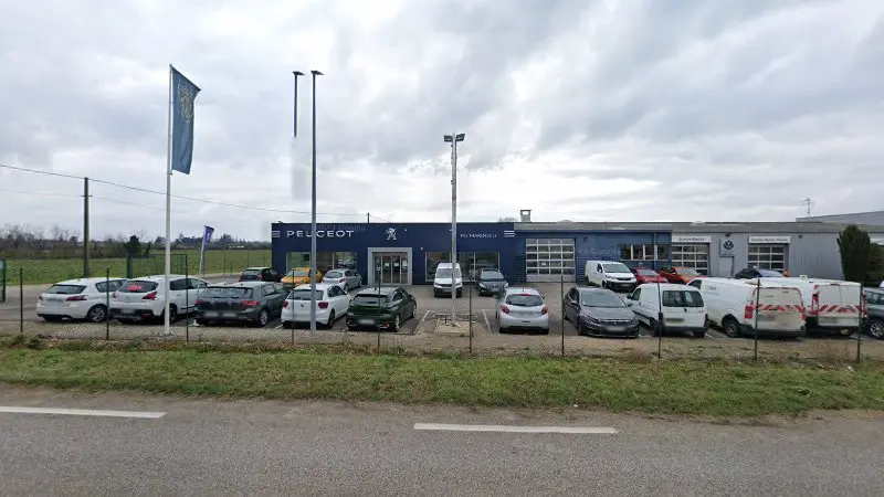 Vue de la rue devant STE MARINELLI AUTOMOBILES Volkswagen, Meximieux
