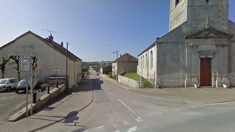 Vue de la rue devant Lodigiani Thierry, Roches-Bettaincourt