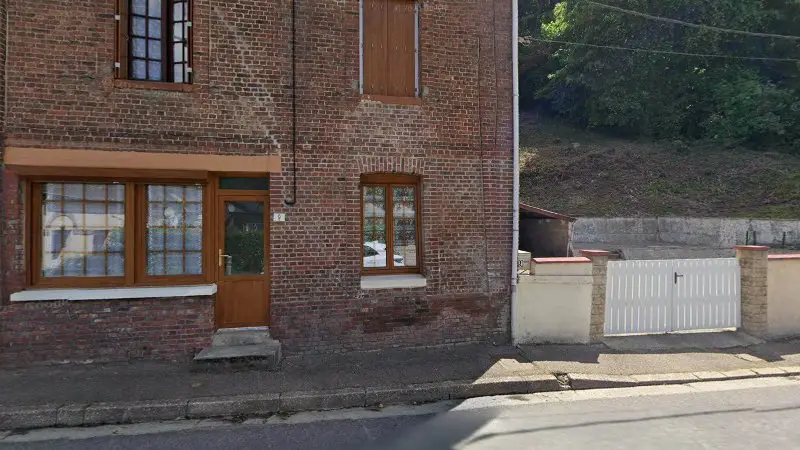 Vue de la rue devant Shelby Cars Detailing, Pavilly