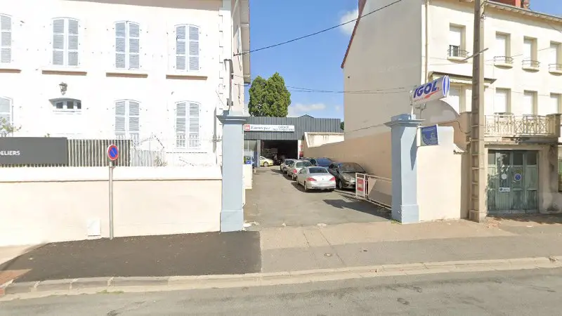 Vue de la rue devant Eurorepar Garage Des Cordeliers, Montluçon