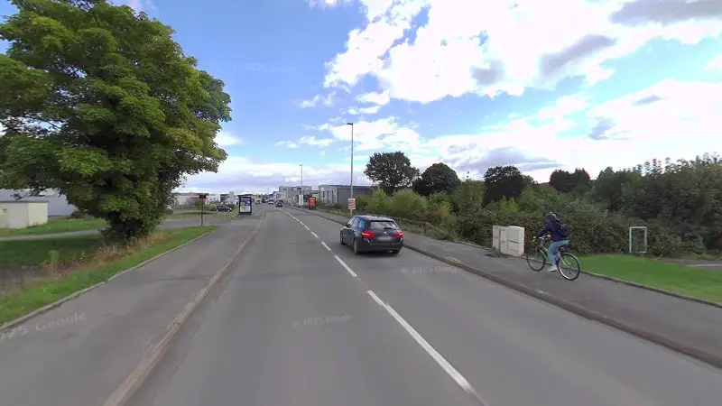 Vue de la rue devant Hamel Motos, Vire Normandie