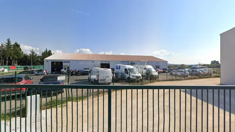 Vue de la rue devant GARAGE DES SPORTS, Rognac