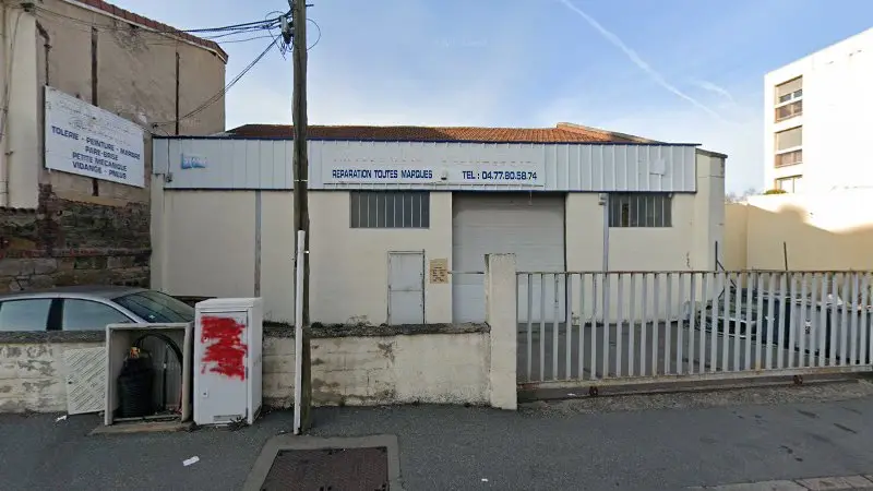 Vue de la rue devant Carrosserie Gunduz, Saint-Étienne