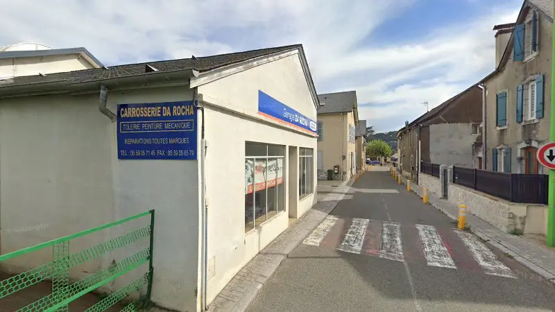 Vue de la rue devant CARROSSERIE DA ROCHA, Arudy