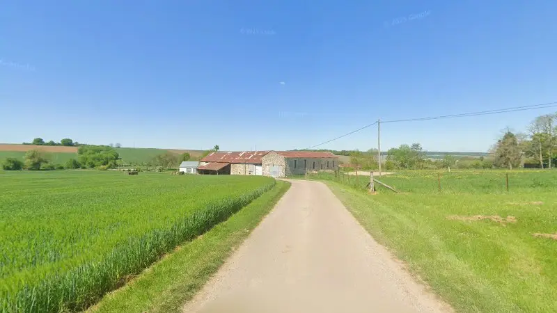 Vue de la rue devant Garage Agri-Viti Soares - Motrio, Dormans