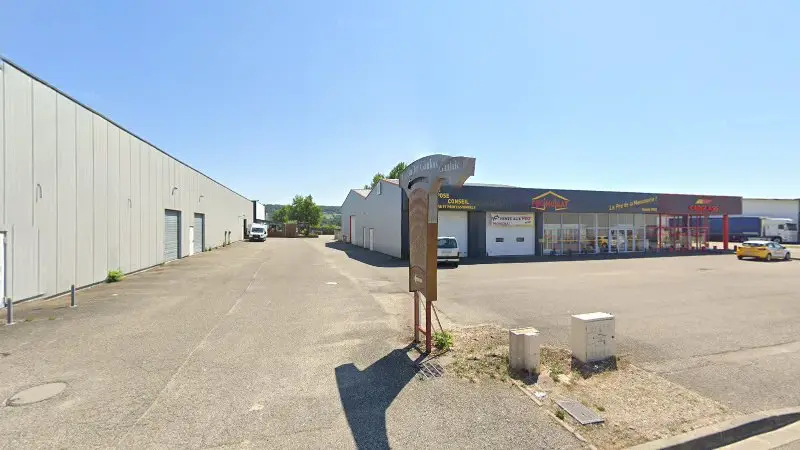 Vue de la rue devant Garage AD Expert, Villeneuve-sur-Lot