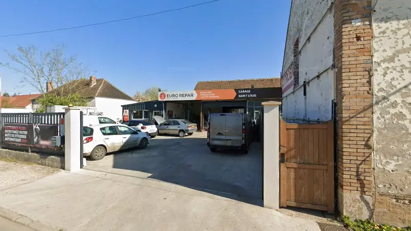 Vue de la rue devant Garage Saint Louis EUROREPAR Car Service, Égreville