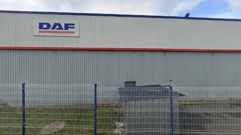 Vue de la rue devant Poids Lourds 79 - DAF France, La Crèche