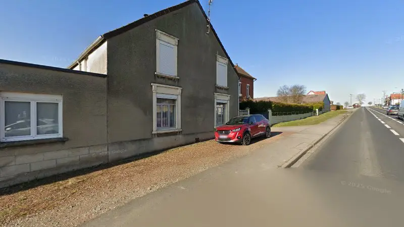 Vue de la rue devant Auto Zen, Ovillers-la-Boisselle