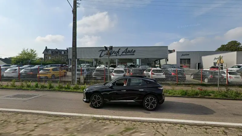Vue de la rue devant Nord Auto Service, Yvetot