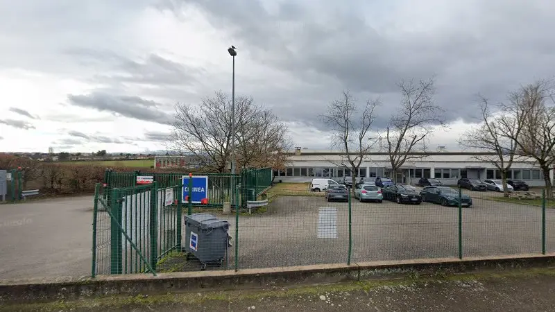 Vue de la rue devant Tenneco Automotive France SA, Saint-Priest