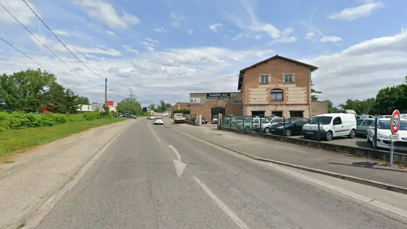 Vue de la rue devant Garage J-P Flament, Montauban