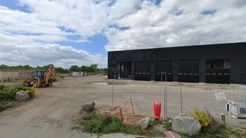 Vue de la rue devant Garage ALLIER POIDS LOURDS, Yzeure