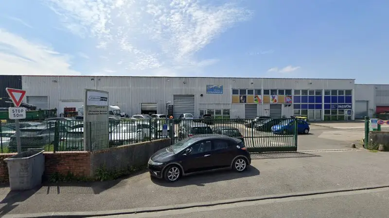 Vue de la rue devant Un nouveau concept de garage multi service confiez nous votre auto vous ne pouvez pas vous déplacer, pour déposer votre voiture nous venons la récupérer chez vous la vieille gratuitement., Roissy-en-Brie