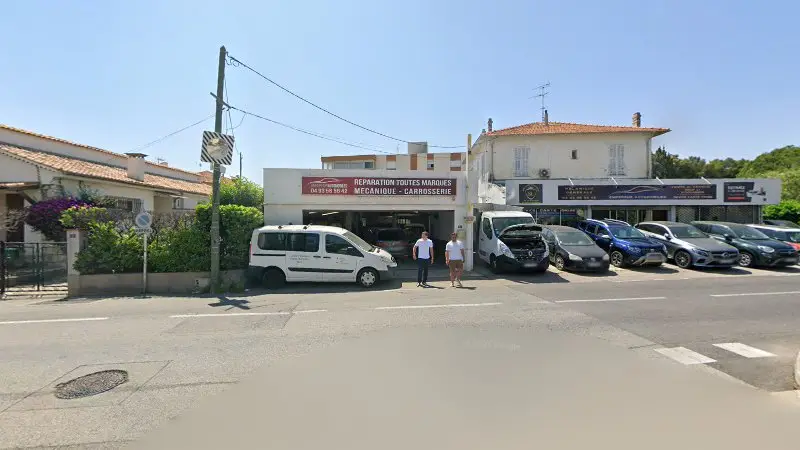 Vue de la rue devant Empereur Automobiles, Saint-Laurent-du-Var