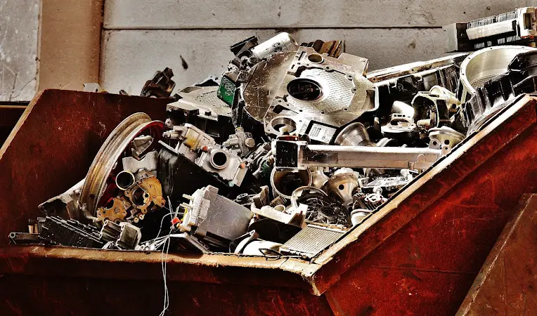 Photo publiée sur la fiche Google de ENTREPRISE RECYCLE FERRAILLE Ferrailleur Épaviste Enlèvement voiture épave gratuit VHU 80 Somme Amiens Roye Boves Montdidier, Pont-Sainte-Maxence