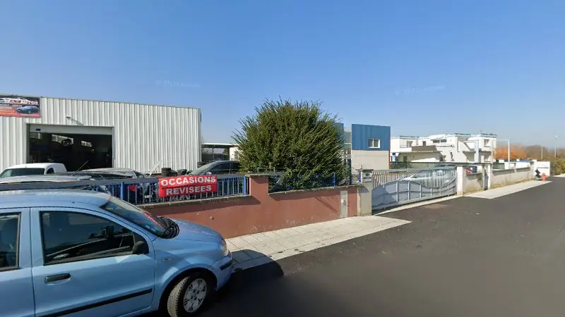 Vue de la rue devant Carrosserie Ib, Sainte-Croix-en-Plaine