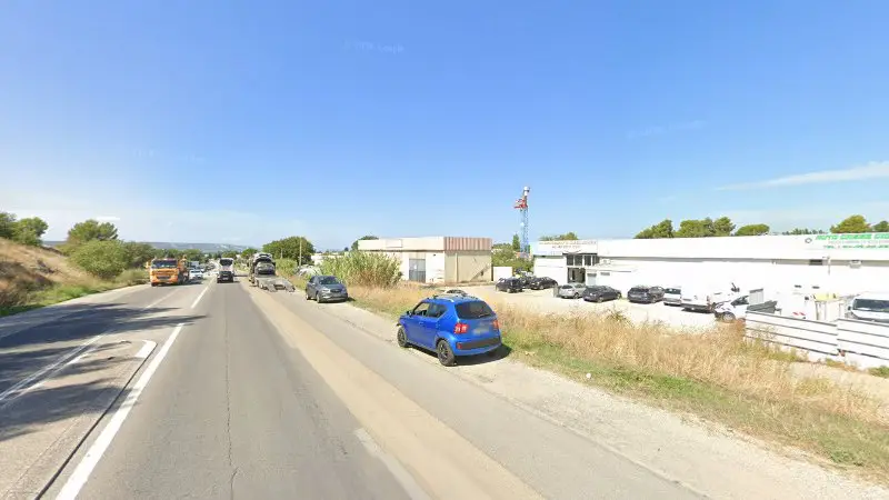 Vue de la rue devant MC CARROSSERIE, Gignac-la-Nerthe