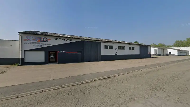 Vue de la rue devant S.E.P.L.G Société d'Electricité Poids Lourds Gaborit, Challans