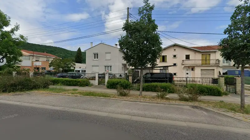 Vue de la rue devant FB Ppeinture, Lavelanet
