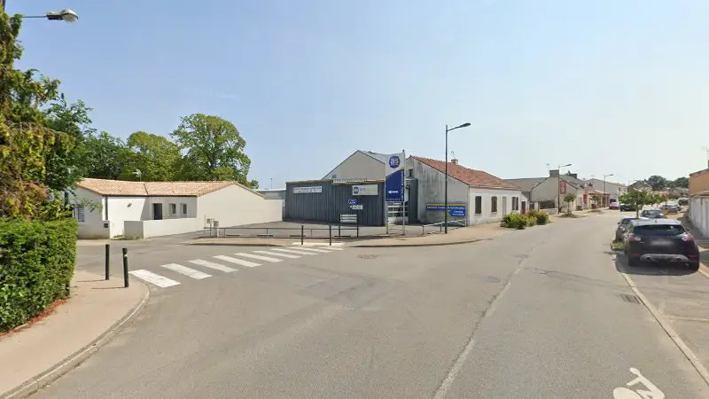 Vue de la rue devant AS Autosécurité Contrôle Technique SAINTE PAZANNE, Sainte-Pazanne