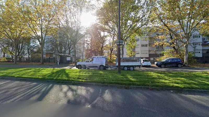 Vue de la rue devant sarl villepinte auto controle groupe secta AUTOSUR - DIAGNOSUR, Villepinte