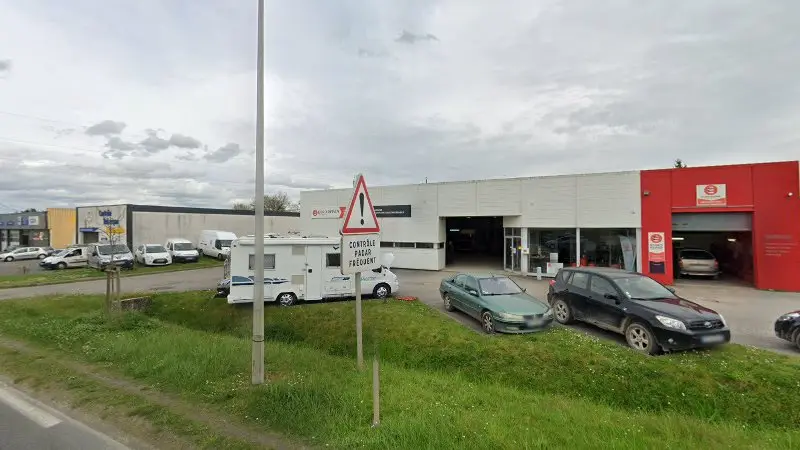 Vue de la rue devant Eurorepar - CONFIANCE AUTOMOBILE, Aubigny-sur-Nère