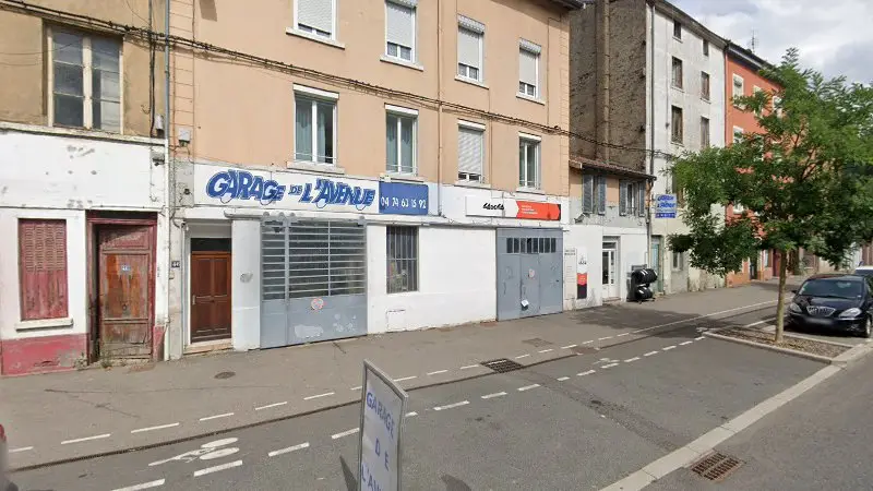 Vue de la rue devant Garage De L'Avenue, Tarare