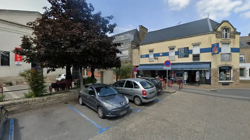 Vue de la rue devant Garage Citroën. Mr. Pautremat, Muzillac
