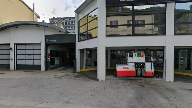 Vue de la rue devant Societe Nouvelle Du Garage Des Sports Eurl, Hauts de Bienne