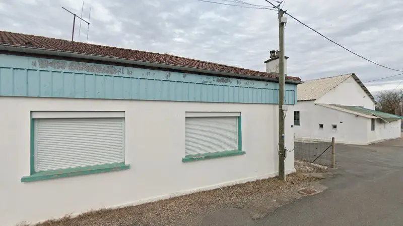 Vue de la rue devant CARROSSERIE ADAM, Chassenard