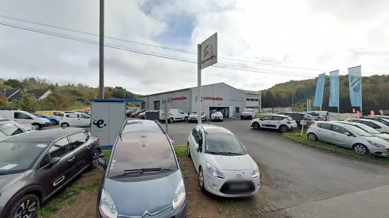 Vue de la rue devant Garage Des Moniédières, Seilhac