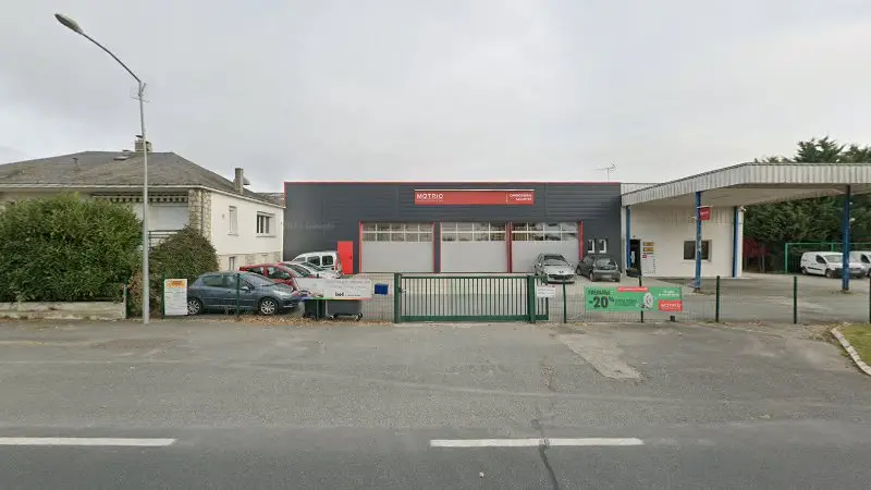 Vue de la rue devant Carrosserie Lecomte - Motrio, Clion