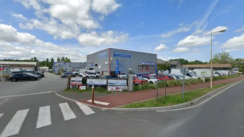 Vue de la rue devant AXIAL - CARROSSERIE BREDOISE, La Brède