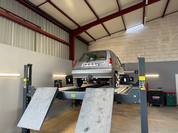 Photo publiée sur la fiche Google de GARAGE FJ AUTO 49 - Technicar Services, Saint-Léger-de-Linières