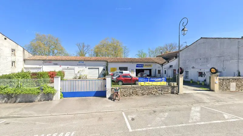Vue de la rue devant Thierry Locatelli Mirepoix Pneus Service Auto., Mirepoix