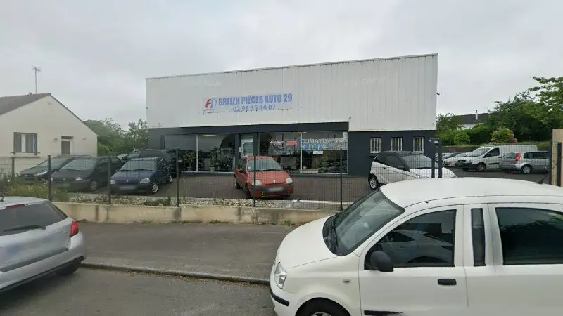 Vue de la rue devant Breizh Pièces Auto 29, Riec-sur-Bélon
