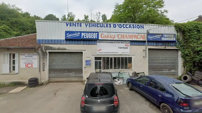 Vue de la rue devant Garage Champagne, Chesnois-Auboncourt