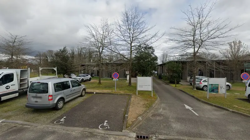 Vue de la rue devant Garage Landes Insertion Mobilité, Pontonx-sur-l'Adour