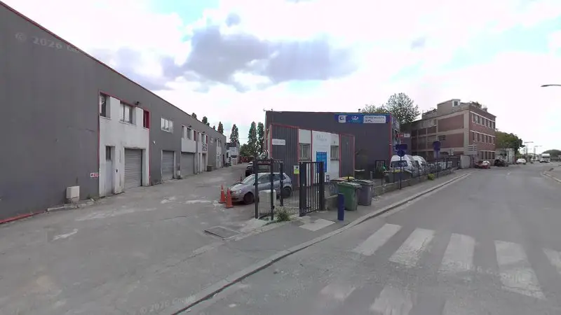 Vue de la rue devant TOP CARROSSERIE - ATAM GPL, Drancy