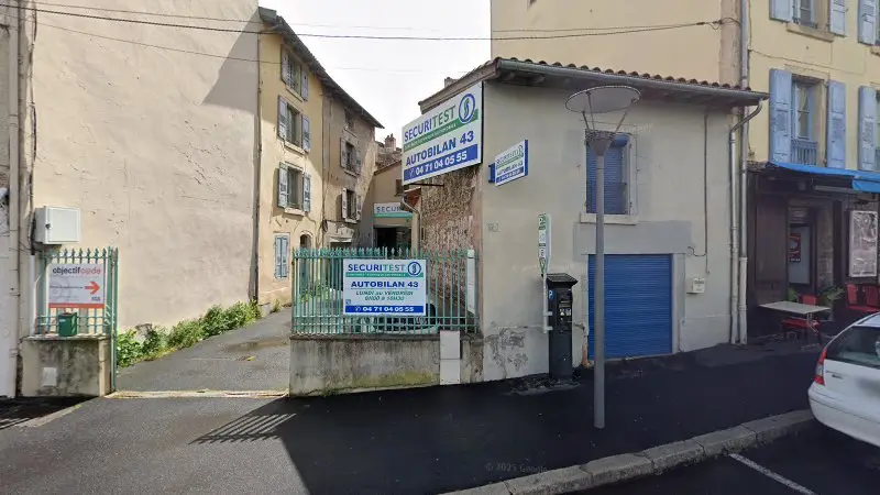 Vue de la rue devant Sécuritest Contrôle Technique Automobile LE PUY EN VELAY, Le Puy-en-Velay