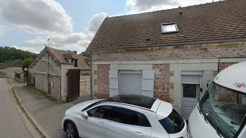 Vue de la rue devant Depancampingcar Picardie, Montiers