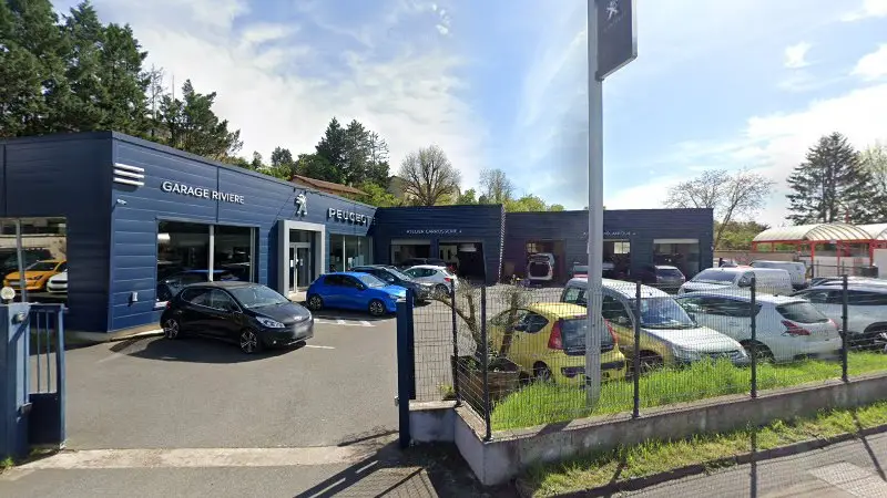Vue de la rue devant Atelier Carrosserie, Civrieux-d'Azergues